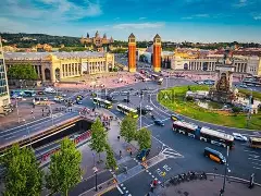 在签约以后,巴塞罗那俱乐部尽心尽力地帮助梅西成长