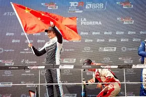 韦斯卡连胜告捷，继续领跑积分榜的简单介绍