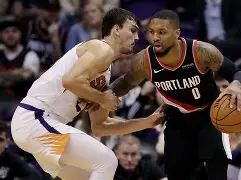 开拓者球星利拉德当选西部首发控卫了吗